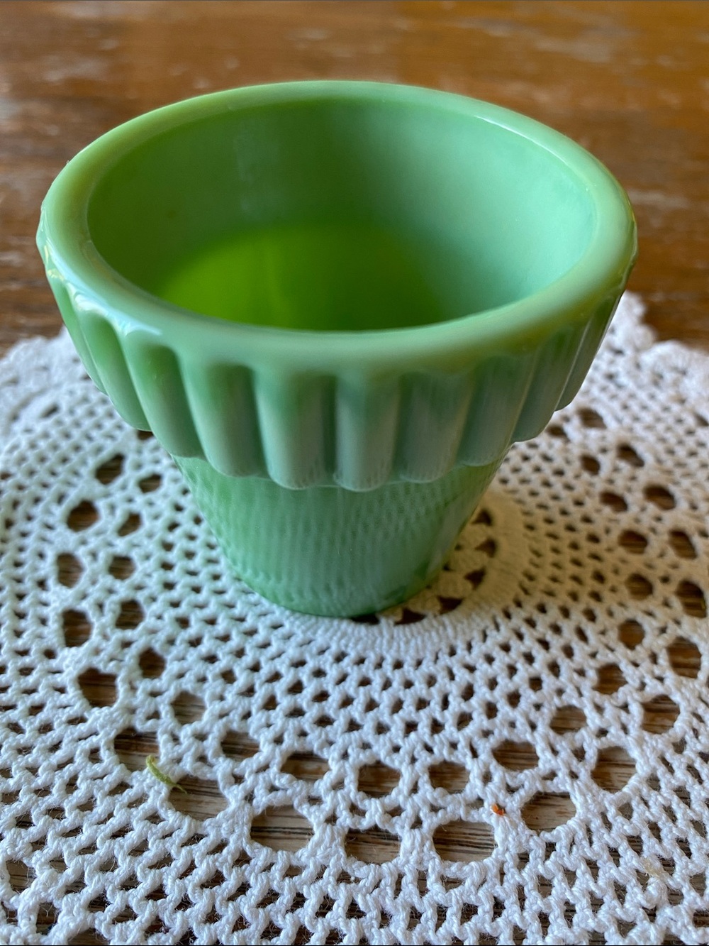 Vintage Akro Agate mini planter in good used condition.